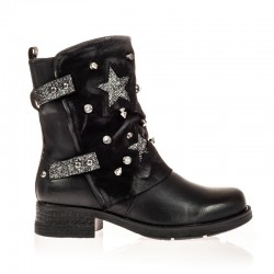 Czarne traperki z ozdobami...